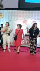 Canada Foreigners Dancing in India at Taj Mahotsav Agra