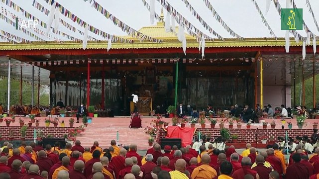 El dalái lama pide disculpas a un niño por pedirle que le chupe la lengua
