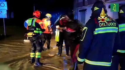 Tres muertos, varios desaparecidos y miles de evacuados en inundaciones en Emilia Romaña