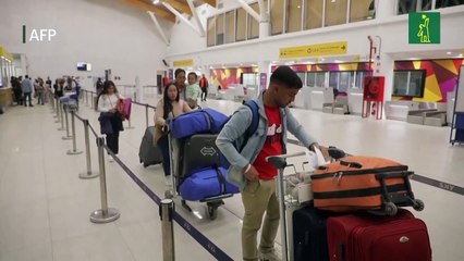 Parte hacia Venezuela avión con migrantes varados en frontera Chile-Perú