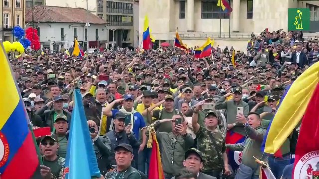 Miles de militares y policías retirados protestan en contra del Gobierno de Gustavo Petro