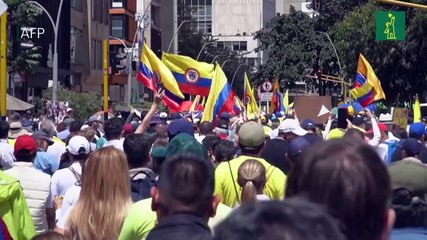 Miles protestan en Colombia contra las reformas del gobierno de Petro