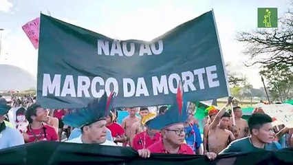 Indígenas marchan en Brasilia antes de juicio por el futuro de sus tierras