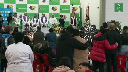 Comunidades golpeadas por ciclón en Brasil entierran a sus víctimas