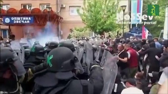 Tensión en Kosovo tras choques que hirieron a decenas de soldados de fuerza internacional