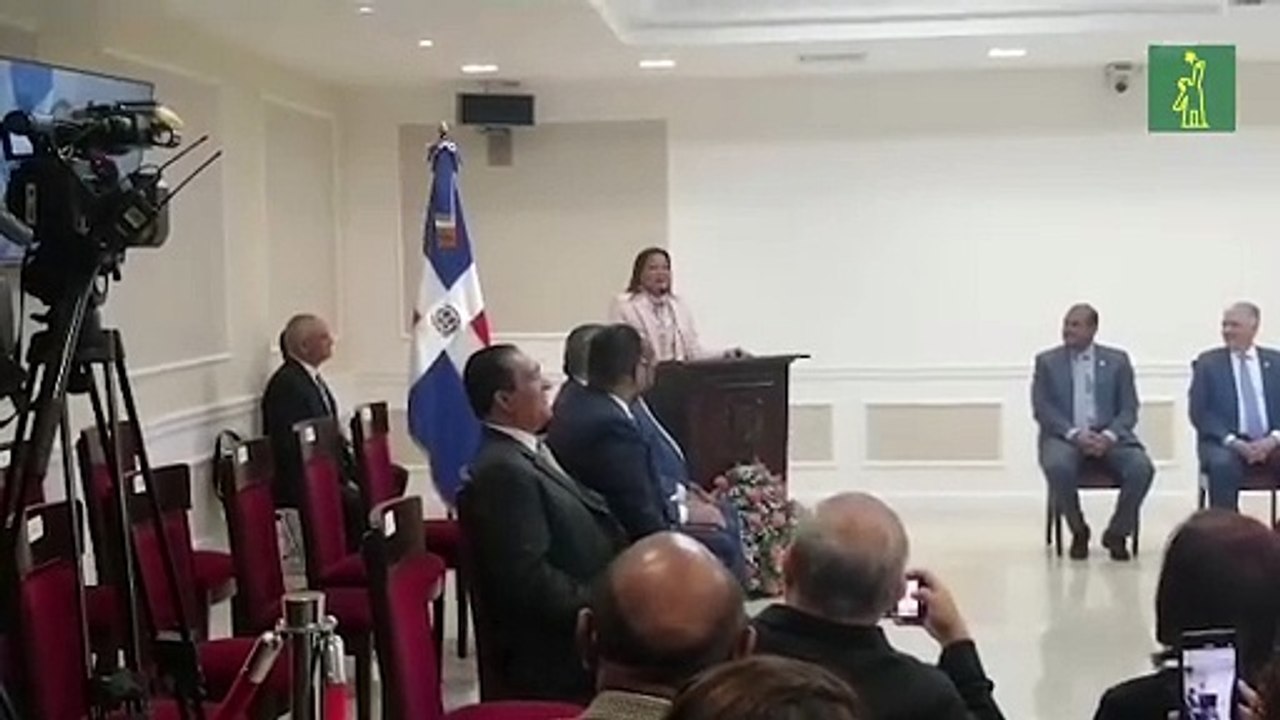 Senado otorga reconocimiento a Ángela Carrasco...