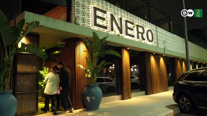 Las dos caras de la inflación en Argentina: Restaurantes llenos, gente "sin techo"