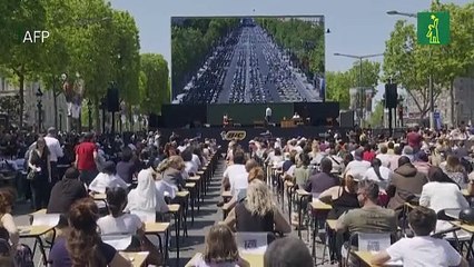 El gran dictado: los Campos Eliseos transformados en aula gigante