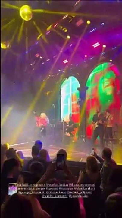 Night out στη Βίσση για το καστ του Grand Hotel - Η Γιολάντα Καλογεροπούλου αγκαλιά με τον Σβήγκο