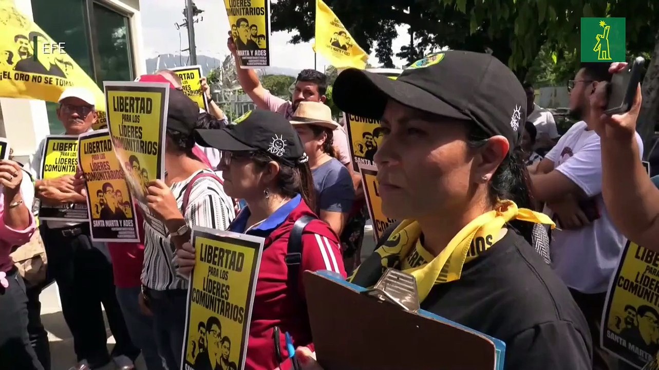 Una corte salvadoreña envía a arresto domiciliar a cinco líderes comunitarios detenidos
