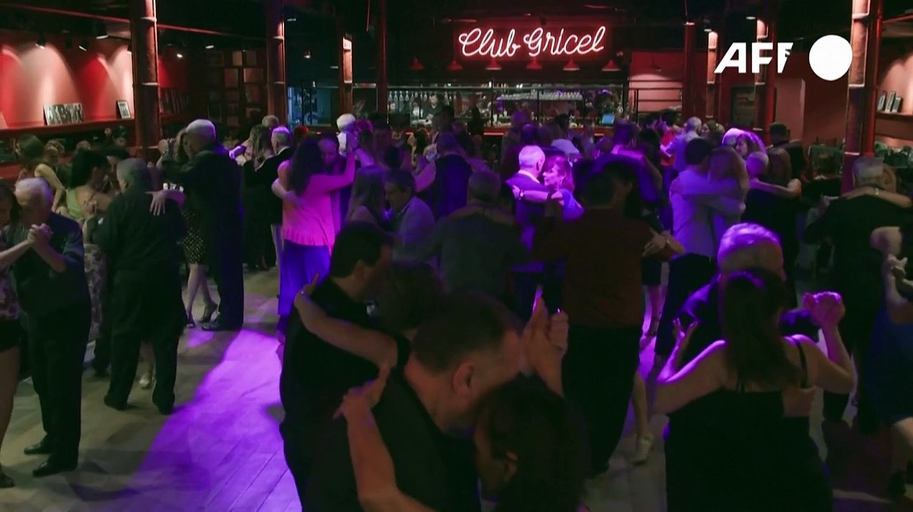 Milongas de Buenos Aires resisten pese a la crisis en Argentina