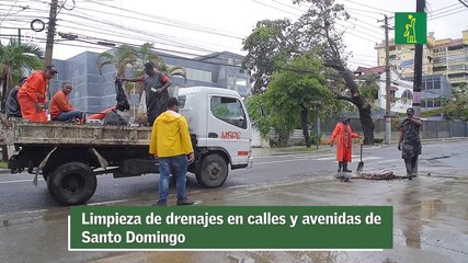 Limpieza de drenajes en calles y avenidas de Santo Domingo