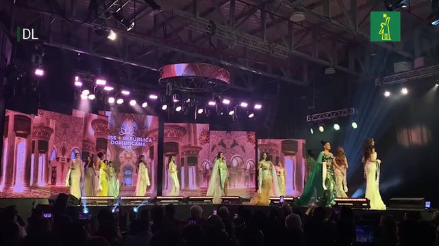 Pasarela en traje de gala de la candidatas de Miss RD Universo