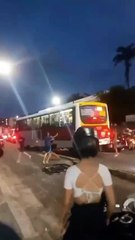 Passageiros reagem a arrastão, agridem e jogam suspeitos pela janela