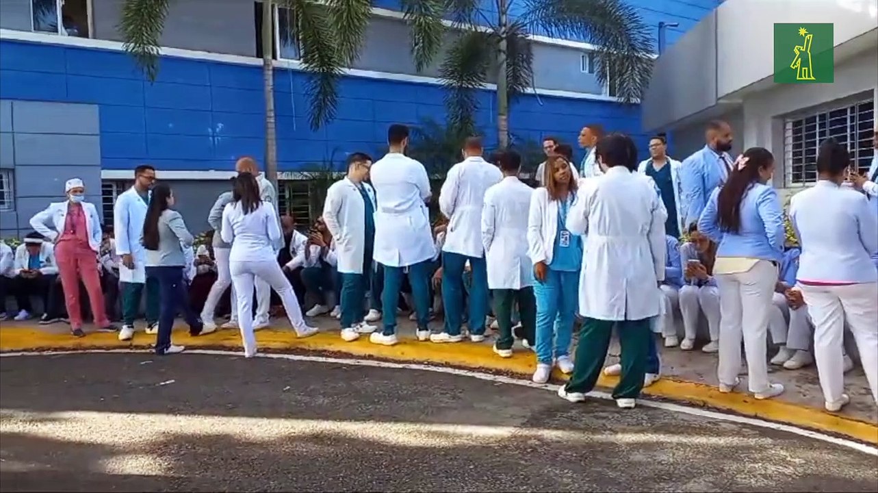 Médicos del Moscoso Puello levantan paro; Gobierno invertirá 164 MM