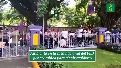 Ambiente en la casa nacional del PLD por asamblea para elegir regidores