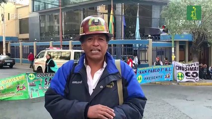 Seis mil mineros bloquean por segundo día varias calles de La Paz