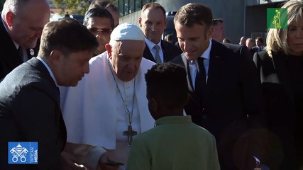 Macron y el papa Francisco: un encuentro privado breve y libros del Mediterráneo