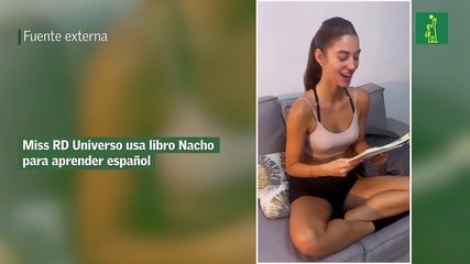 Miss RD Universo usa libro Nacho para aprender español