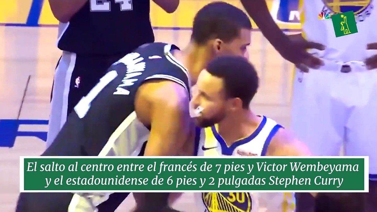 El salto al centro entre el francés de 7 pies y 3 pulgadas Victor Wembeyama y el estadounidense de 6 pies y 2 pulgadas Stephen Curry
