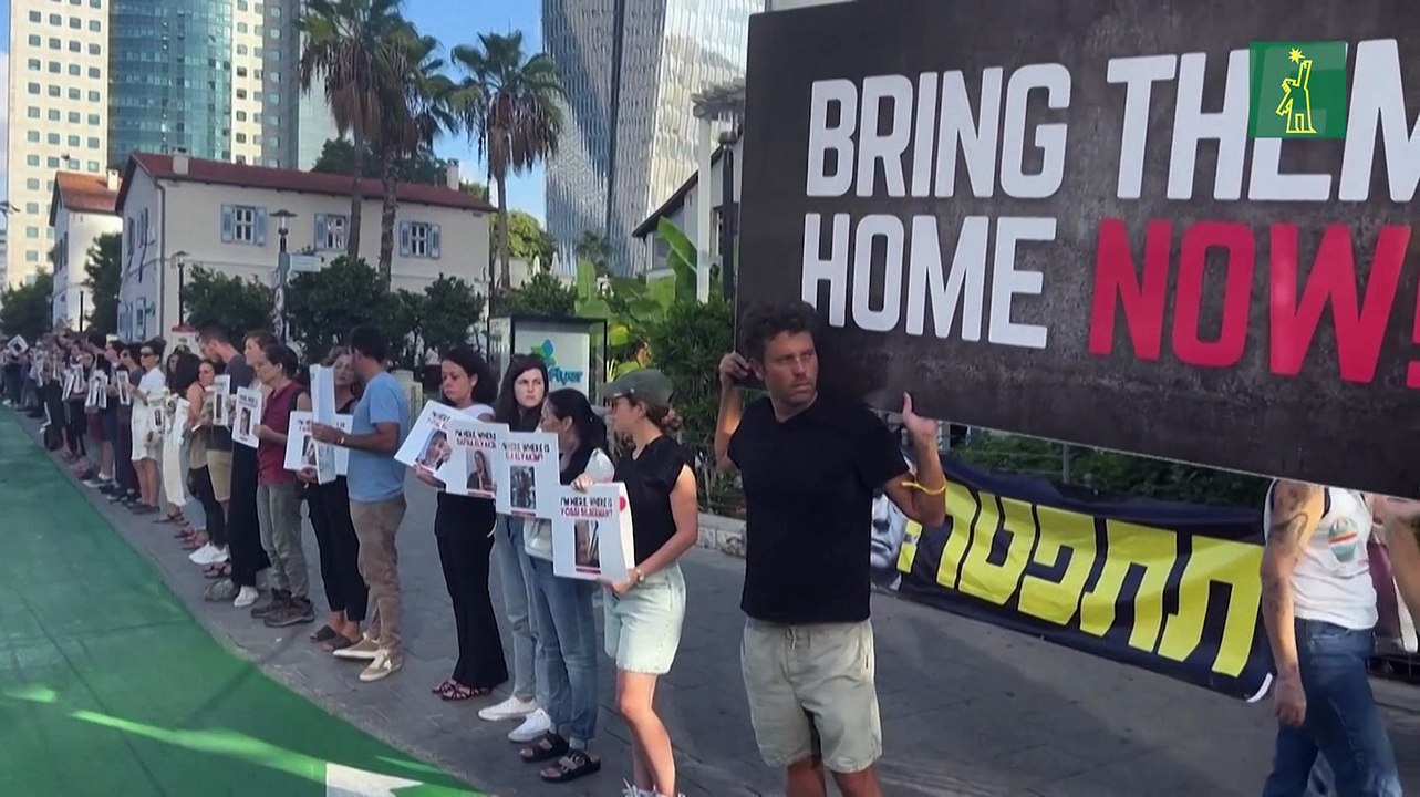 Dos rehenes estadounidenses apresadas por Hamás llegan a Israel y EEUU pide más liberaciones