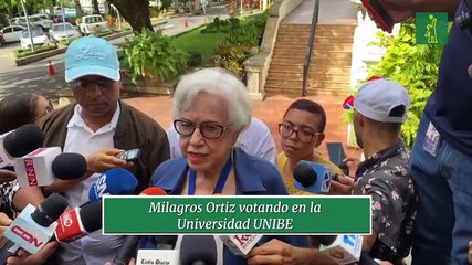 Milagros Ortiz votando en la Universidad UNIBE