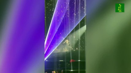 Bad Bunny canta por primera vez en vivo su éxito "Mónaco".