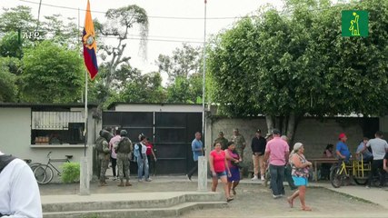 Los ecuatorianos comienzan a votar en segunda vuelta para elegir presidente