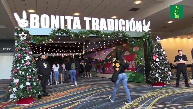 Bad Bunny entrega por cuarta vez en Puerto Rico obsequios navideños a niños y jóvenes