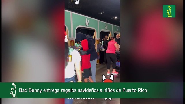 Bad Bunny Entrega Regalos Navideños A Niños De Puerto Rico
