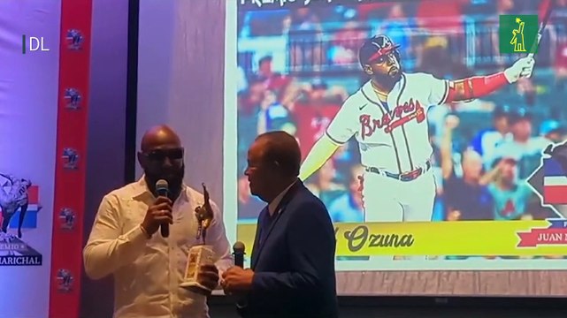 Marcell Ozuna y David Ortiz reciben premio Juan Marichal