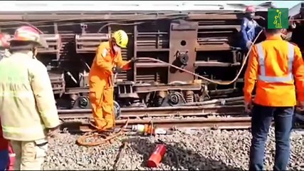 Al menos tres muertos y 28 heridos al colisionar dos trenes en el oeste de Indonesia