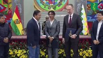 Bolivia firma acuerdo con estatal rusa por USD 450 millones para explotar litio