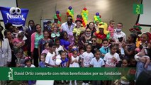 David Ortiz comparte con niños beneficiados por su fundación