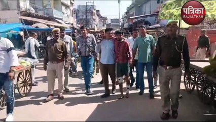 राजस्थान के इस शहर में पुलिस ने बाजार में निकाली हिस्ट्रीशटर बदमाश की परेड़