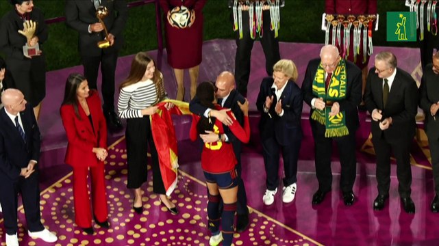 Juez propone enjuiciar a Rubiales por el beso forzado a Jenni Hermoso