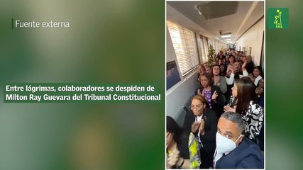Entre lágrimas, colaboradores se despiden de Milton Ray Guevara del Tribunal Constitucional