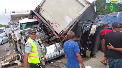 Al menos 10 heridos en un accidente múltiple en la autopista Joaquín Balaguer