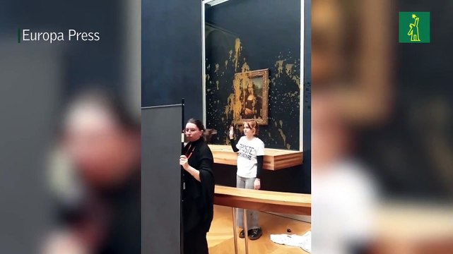 Activistas alimentarias arrojan sopa contra la protección de cristal de 'La Gioconda' en el Museo del Louvre