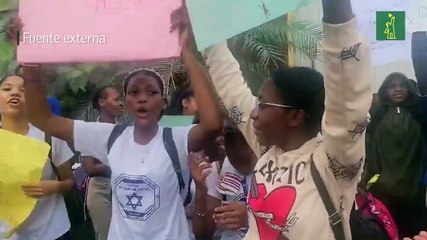 Escuela en Santo Domingo Oeste protesta por falta de personal para limpieza del centro educativo