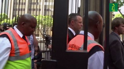 Excampeón paralímpico sudafricano Pistorius salió de prisión