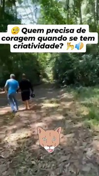 Quem precisa de coragem quando se tem criatividade Dois amigos resolveram pregar uma peça nos colegas ... mata, com uma caixa de som portátil, soltaram um áudio de roncos e rugidos de onça, aumentando o volume conforme se apr