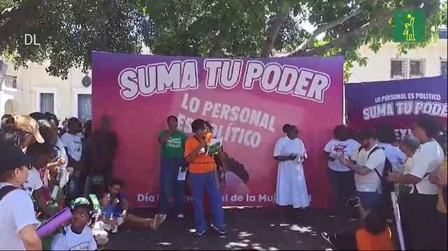 Activistas se manifiestan en la zona colonial a favor de los derechos de las mujeres