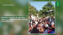 Abuchean al ministro de agricultura Limber Cruz cuando se dirigía a ejercer su derecho al voto