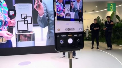 Inteligencia artificial en la palma de la mano y robots asistenciales, en el MWC