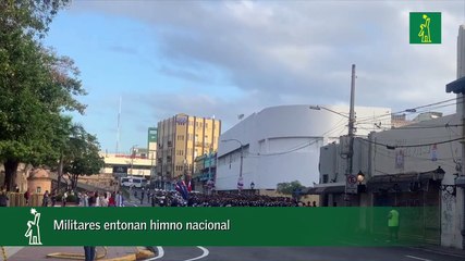 Militares Entonan Himno Nacional