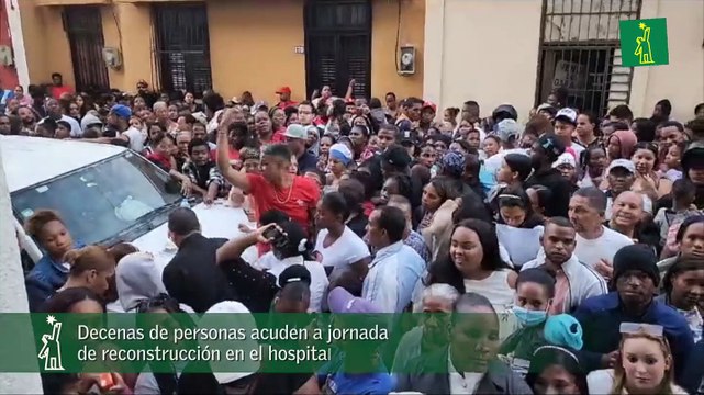 Decenas de personas acuden a jornada de reconstrucción en el hospital Padre Billini