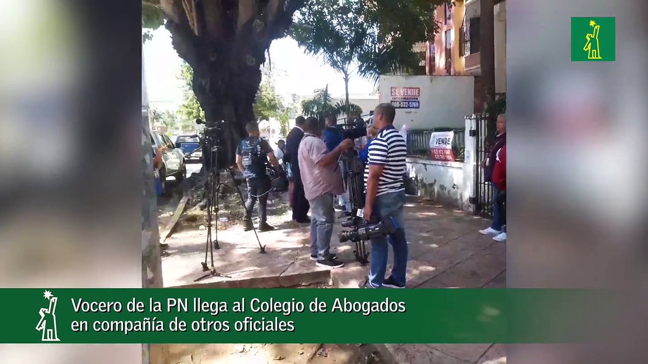 Vocero De La Pn Llega Al Colegio De Abogados En Compañía De Otros Oficiales