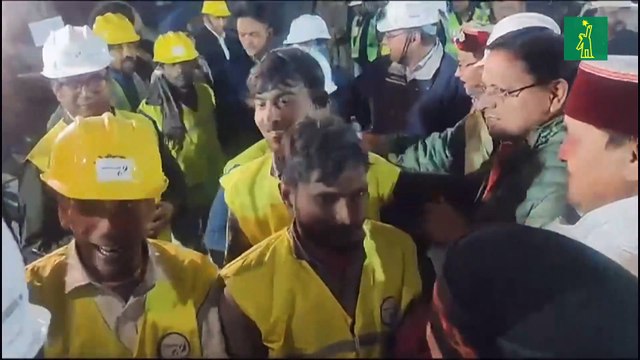 Rescatan a los 41 obreros atrapados en túnel de India desde hace 17 días