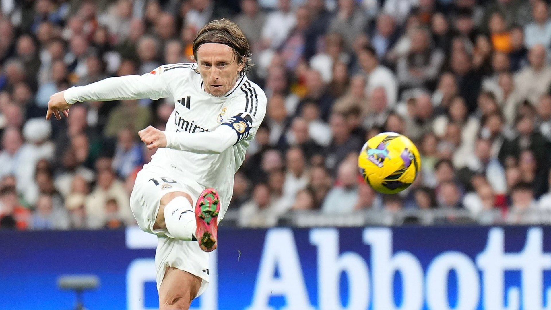 Luka Modric se entrega a la afición del Real Madrid tras la victoria ...